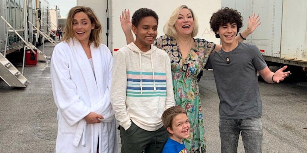 El elenco del programa de televisión Chucky se revela en una imagen de BTS |