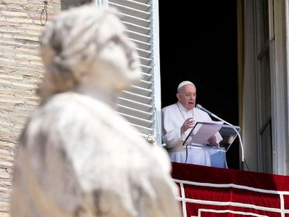 El papa Francisco en la oración del Angelus en la plaza de San Pedro el pasado 13 de junio.