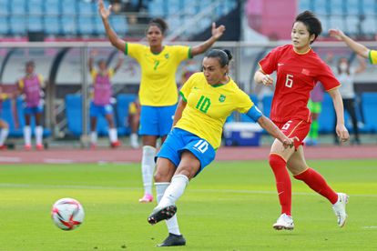 Marta, en el momento de marcar un gol ante China.