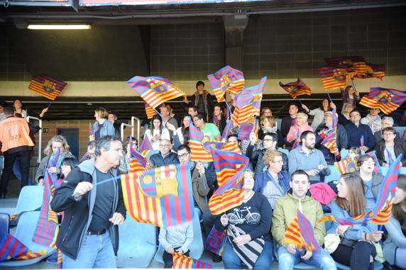 Aficionados durante un partido de Champions entre el F.C. Barcelona-Paris Saint Germain