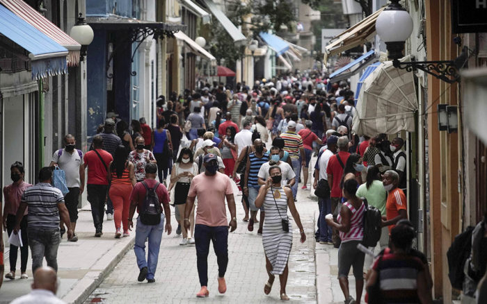 Estados Unidos ‘revisa’ su política de restricciones sobre Cuba, confirma la Casa Blanca