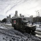 Una ambulancia de la Cruz Roja en la plaza de Cibeles.