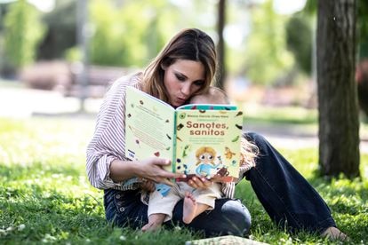Blanca García-Orea, madrileña de 30 años, es nutricionista clínica. En la imagen, posa con su libro.