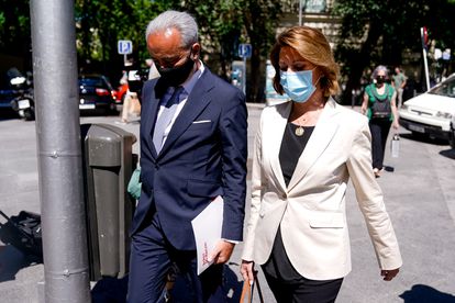 La ex secretaria general del PP, María Dolores de Cospedal a su salida de la Audiencia Nacional donde declaró en calidad de imputada ante el juez que investiga la 'Operación Kitchen'.