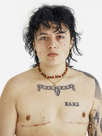 'Alexandra, Londres, 2020', un retrato de Pieter Hugo recogido en su retrospectiva en Arlés.