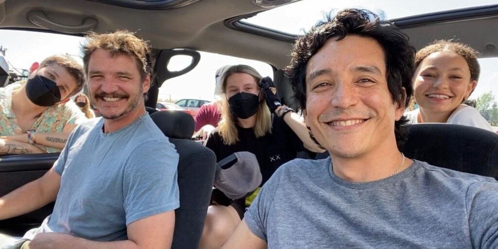 La foto del set del programa de televisión Last of Us muestra a Joel y Tommy antes del brote