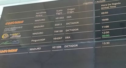 La pantalla de vuelos del aeropuerto de Caracas