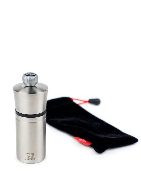 Se presenta en una elegante bolsa de fieltro que facilita su transporte allá donde se desee / Peugeot Sauvers