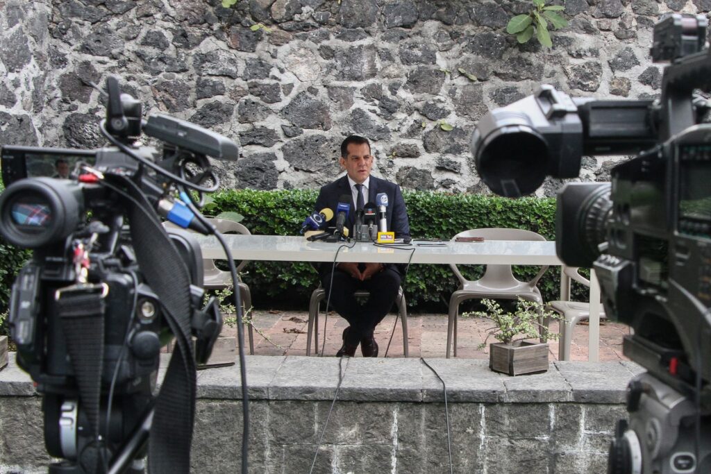 Renuncia abogado a ser representante legal de Rosario Robles | Video