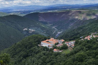 Monasterio de Santo Estevo de Ribas de Sil (Nogueira de Ramuín, Ourense) en la Ribeira Sacra, convertido en Parador Nacional.