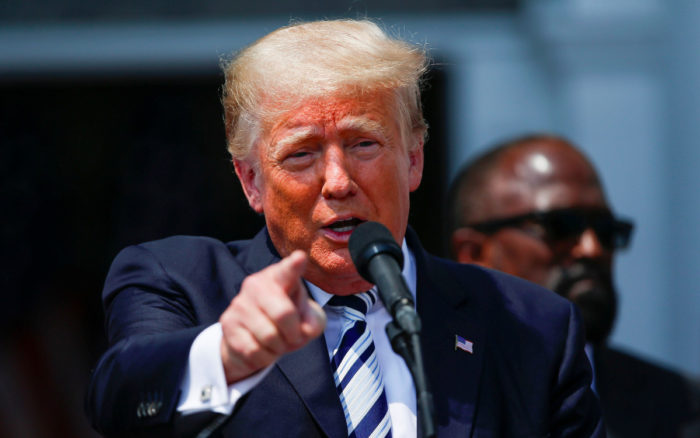 Trump demandará a Facebook, Twitter y Google; alega sesgo en redes