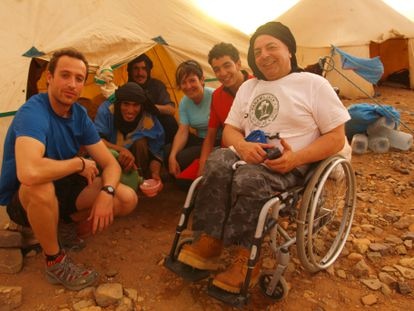 Una agencia de viajes de aventura invitó a Nonay y Gutiérrez a pasar 10 días en el desierto del Sáhara por zonas no turísticas. "Fue mi primer viaje profesional y una experiencia brutal, quizá la mejor que hemos vivido", recuerda. Allí durmieron al raso en jaimas y recorrieron varias etapas en camellos.