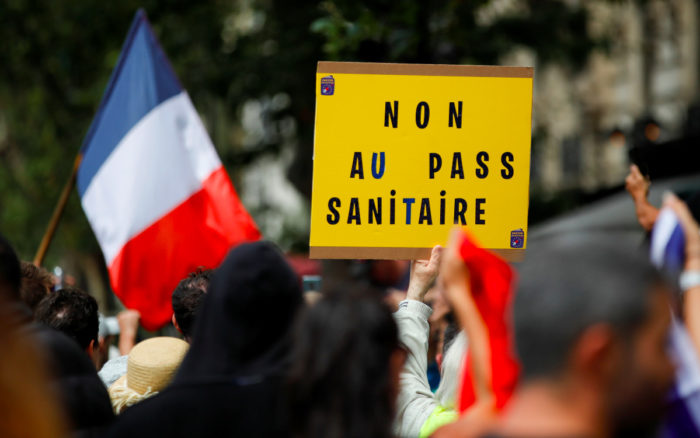 Una vez más, franceses abarrotan calles de París contra la aprobación de la ley sanitaria Covid-19 | Video