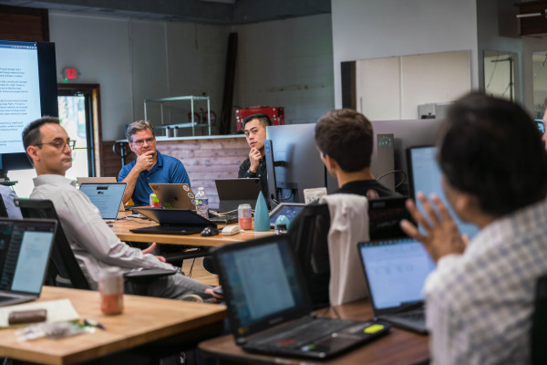 Whisper Aero emerge del sigilo a silenciosos drones y taxis aéreos