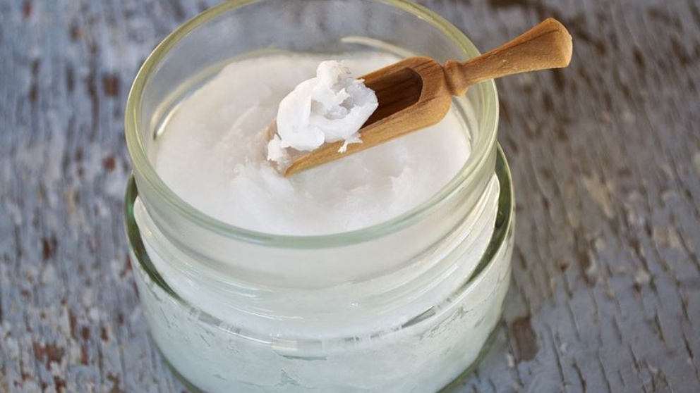 ¿Cómo usar el aceite de coco para dejar la piel nueva?