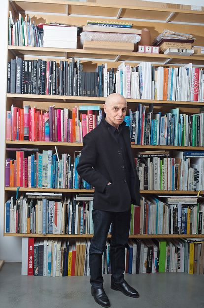 Martin Szekely posa para ICON Design en su estudio parisino.