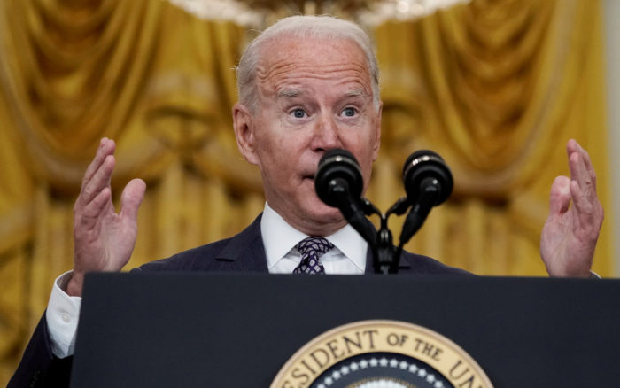 ‘Los llevaremos a casa’, promete Biden a los estadounidenses que siguen en Afganistán | Video