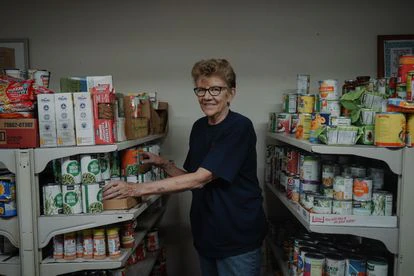 Leda Hunter consigue junto a una compañera donaciones para los afectados del incendio de Bootleg.