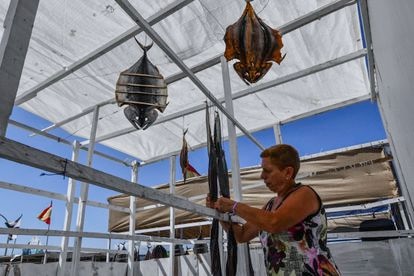 Puesto de venta de pescado seco, conocido en Ceuta como 'volaera'.