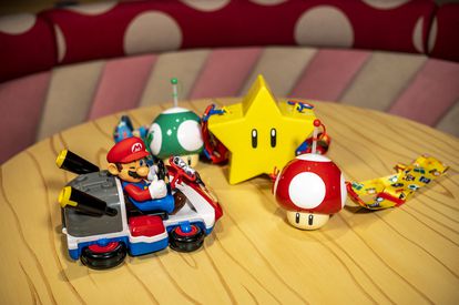 La estrella, la seta Toad, y Mario Bros, personajes principales del mítico videojuego.