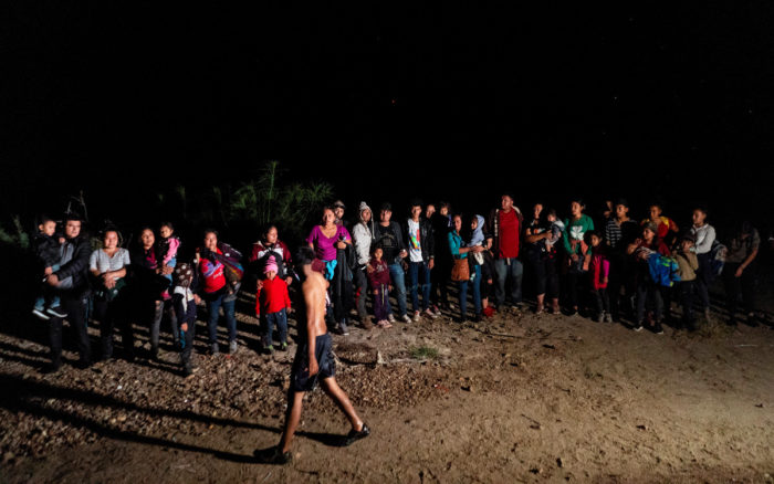 Grupos promigrantes irán a tribunales para bloquear política de expulsión fronteriza de Biden