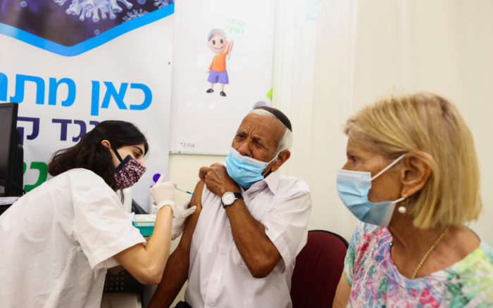 Israel reporta más de 3 mil casos Covid diarios por primera vez desde marzo