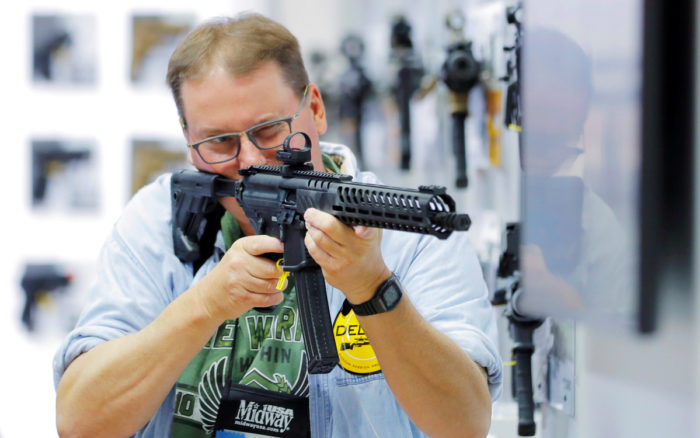 México pretende comprar 5.5 mdd en rifles automáticos a Sig Sauer en EU: Reuters