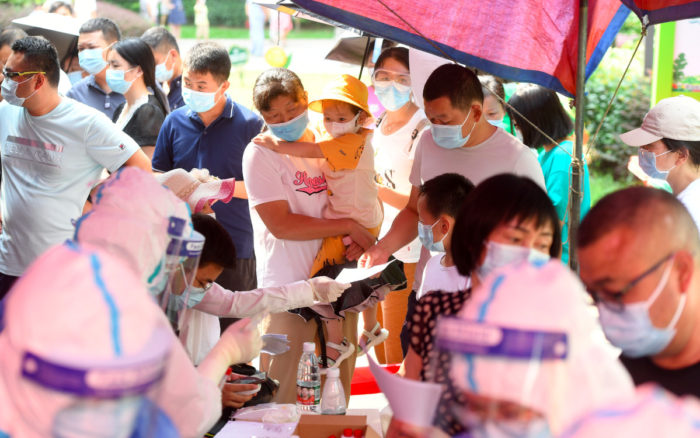 China reporta cifra más alta de nuevos casos Covid desde enero, en medio de avance de Delta