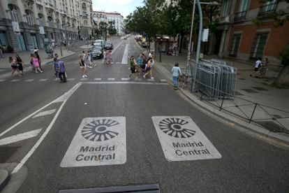 Acceso a Madrid Central desde la plaza de Las Cortes.