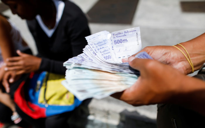 Venezolanos toman con apatía la eliminación de seis ceros al bolívar