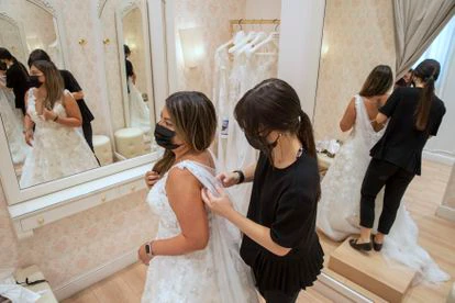 Ajustes al vestido de Tatiana Noreña.