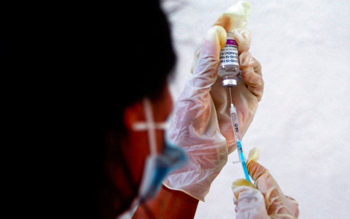 La UE estudia nuevos posibles efectos secundarios de las vacunas de ARN mensajero