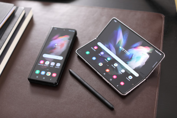 El último Galaxy Fold de Samsung agrega soporte para lápiz, impermeabilización y una cámara debajo de la pantalla