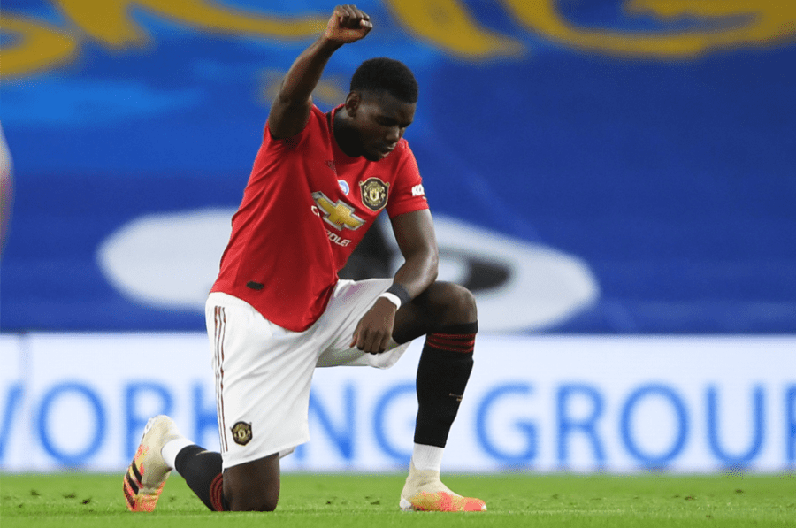 paul pogba tomando la rodilla en protesta