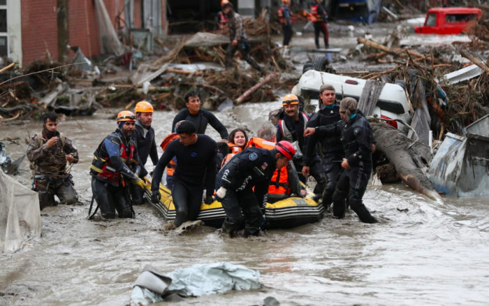 Al menos 44 muertos por inundaciones en Turquía; sigue búsqueda de desaparecidos