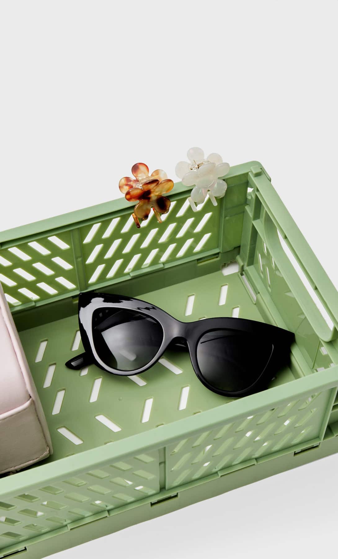 Stradivarius vende estas cajas para organizar tu casa más baratas y bonitas que en Ikea