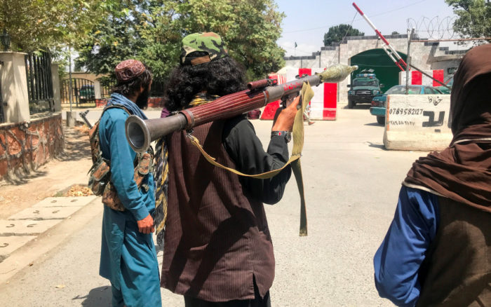 El mundo reacciona al retorno de los talibanes a Afganistán