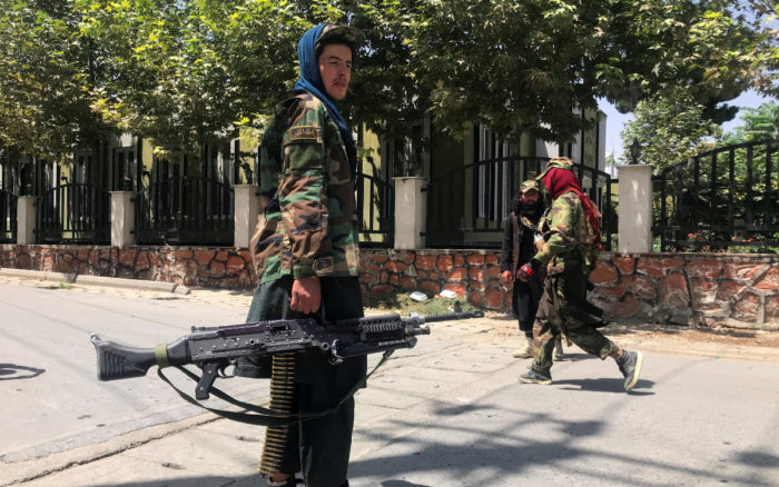 El comercio ilegal de drogas en Afganistán es una ventaja para los talibanes