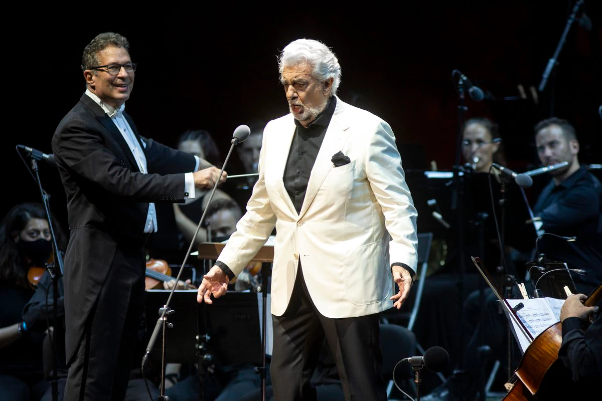 Plácido Domingo reúne a 3.000 personas en Marbella