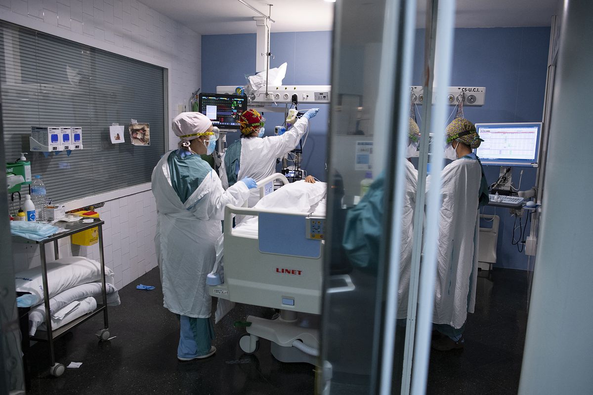 Los muertos por covid suman el máximo de la quinta ola, que se ceba con los inmunodeprimidos: “Sin vacunas sería una masacre”