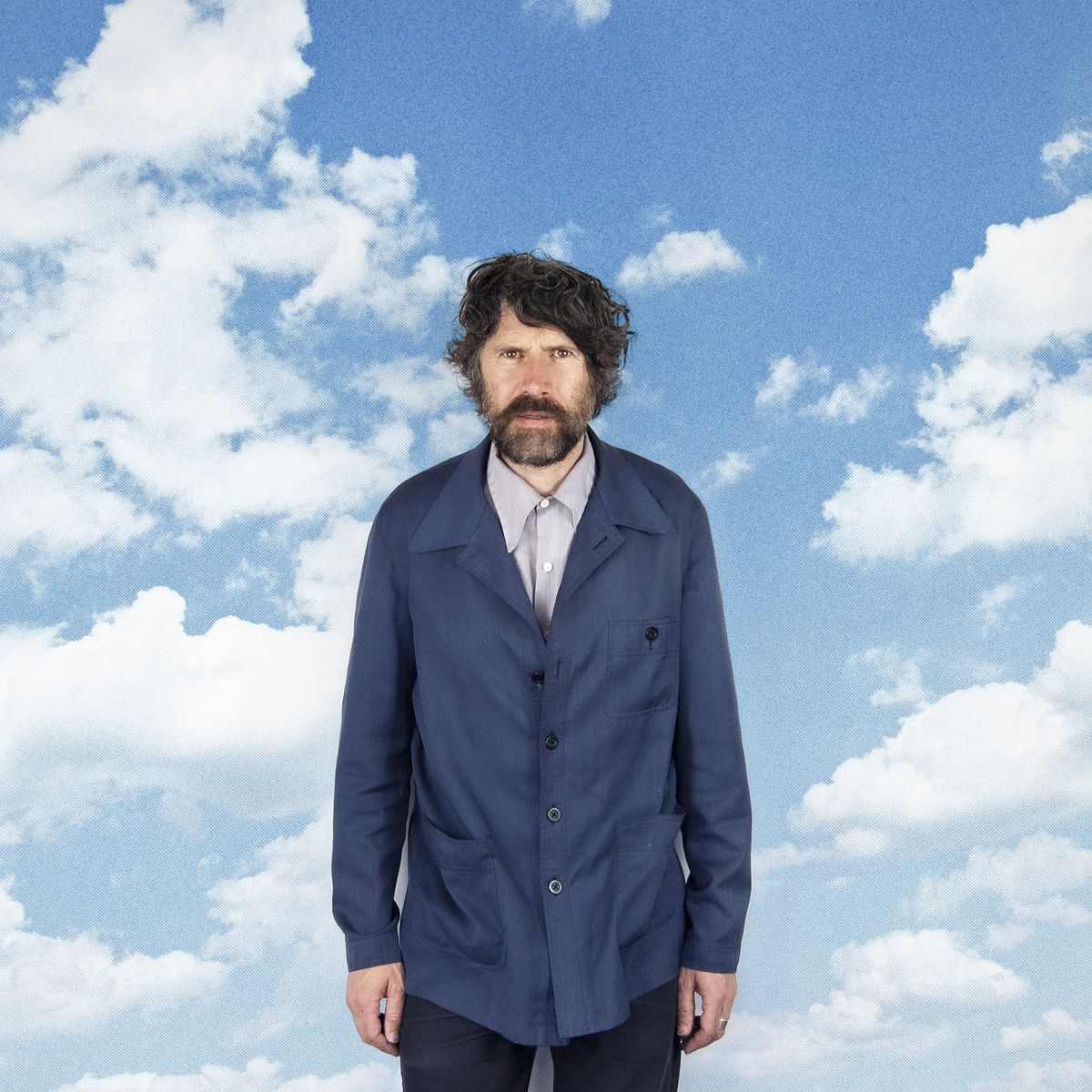 “Deseo que no vuelva la normalidad. No quiero contribuir a la destrucción del planeta volando a Berlín o Madrid para promocionar mi música”: así es Gruff Rhys, el compositor más genial de Gales