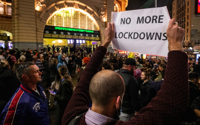 Al menos 250 detenidos durante protestas contra restricciones por Covid en Australia