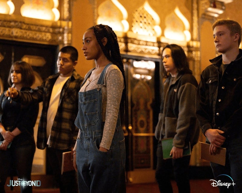 un poco más allá de 2