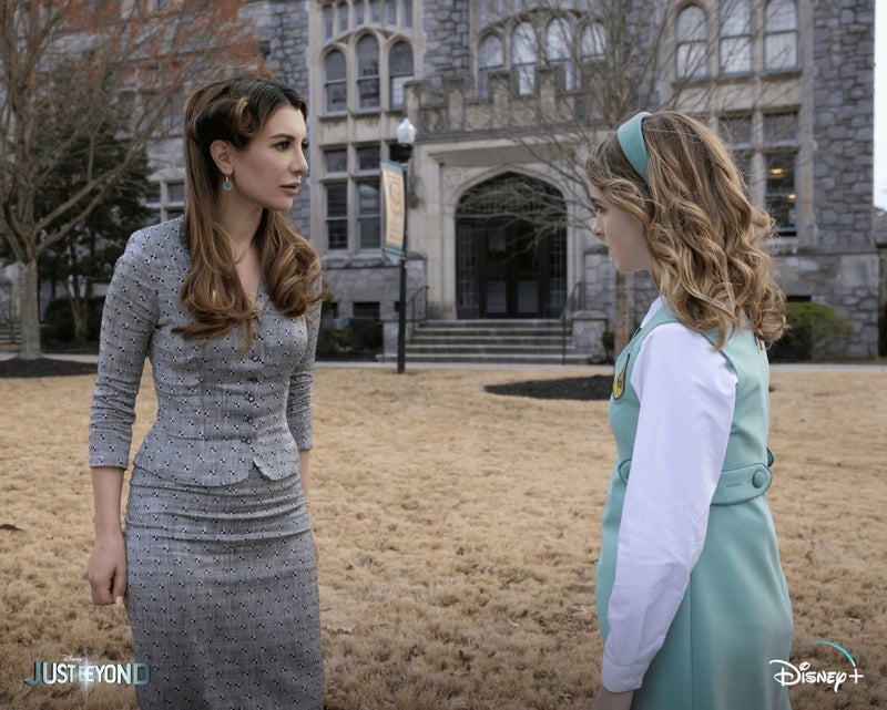 poco más allá de 5