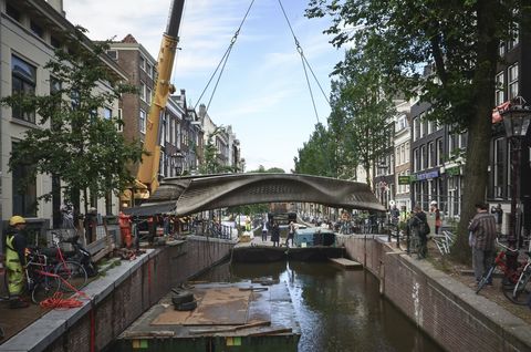 El primer puente impreso en 3D del mundo primer puente impreso en 3d del mundo instalado en ámsterdam