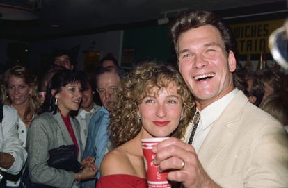 Los actores Jennifer Gray y Patrick Swayze asisten a una fiesta de Vestron Pictures después de la proyección Dirty Dancing, 1987. 