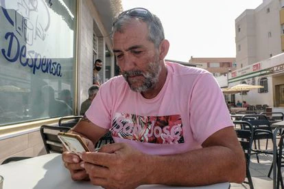 El pescador Francisco Castro, en Tarifa.