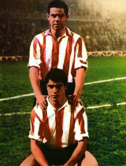 Enero Arieta, en pie y su hermano Antón, agachado