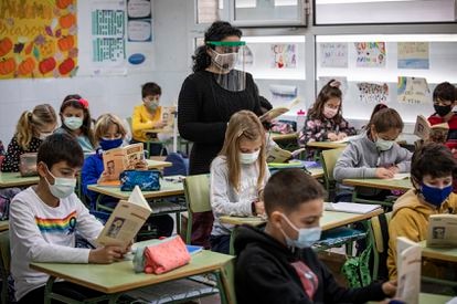 Alumnos de un colegio público de Valencia en el curso 2020/2021.