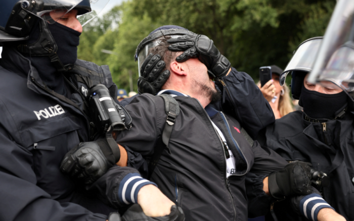 Berlín | Casi 600 detenidos durante las protestas contra las restricciones por la pandemia